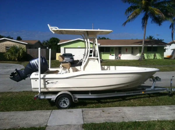 62' Buddy Davis sportfisherman — custom aluminum T-top and electronics arch Fort Lauderdale